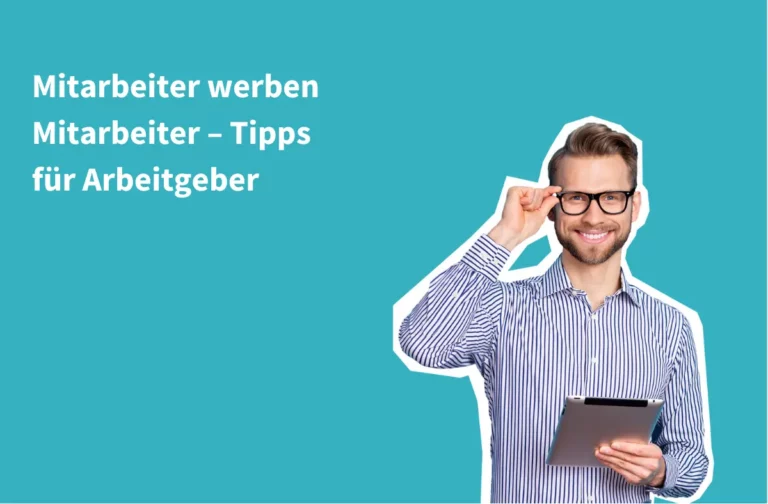 Beitragsbild zum Thema "Mitarbeiter werben Mitarbeiter" zeigt einen Mann im gestreiften Hemd mit Tablet in der Hand, der seine Brille zurechtrückt.