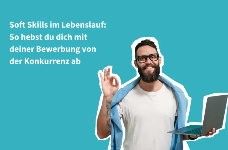 Beitragsbild zum Thema "Soft Skills im Lebenslauf" zeigt einen Mann mit Brille und Laptop, der mit der Hand das Okay-Zeichen macht.